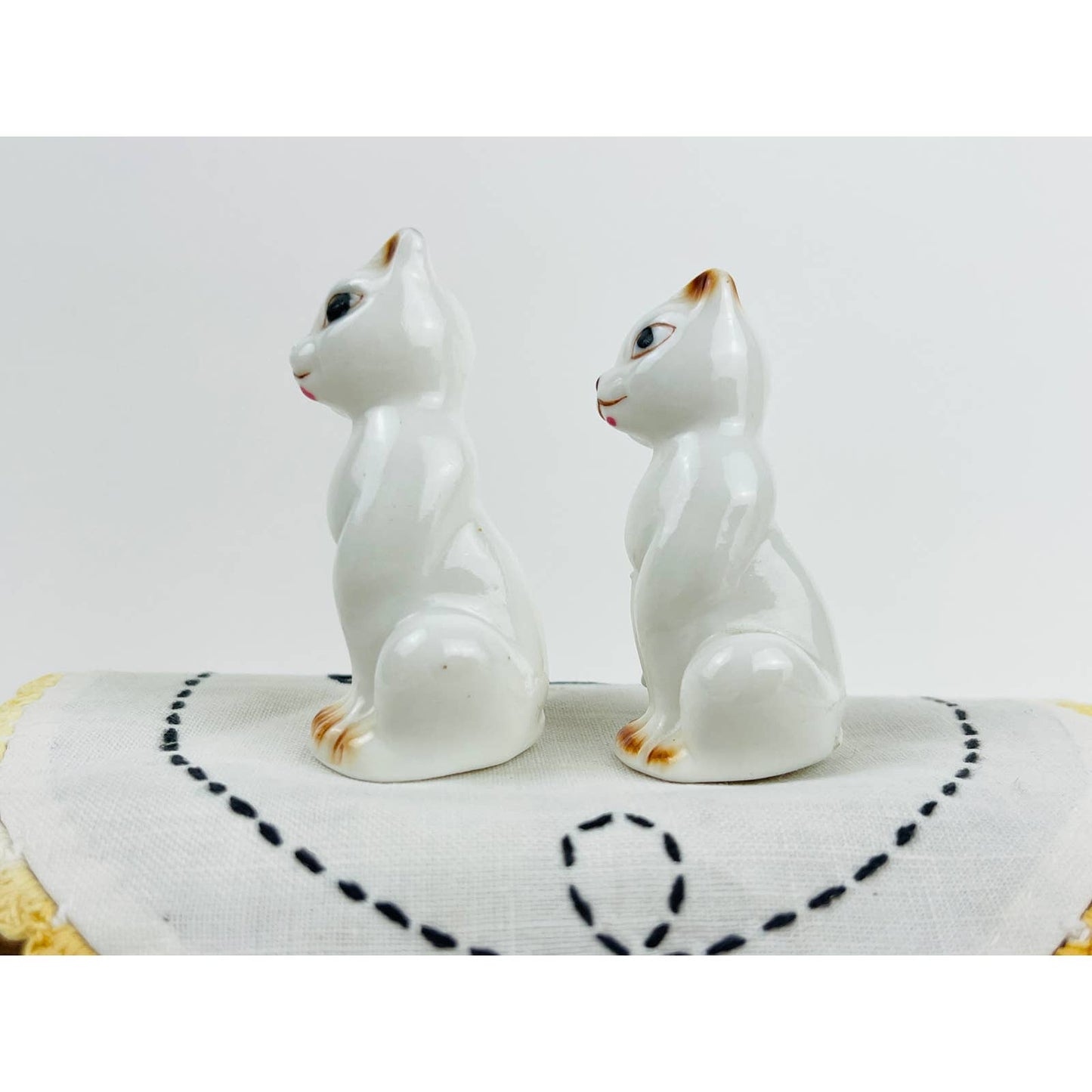 Vintage Siamese Cats Bone China Salt and Pepper Shakers 2.5"